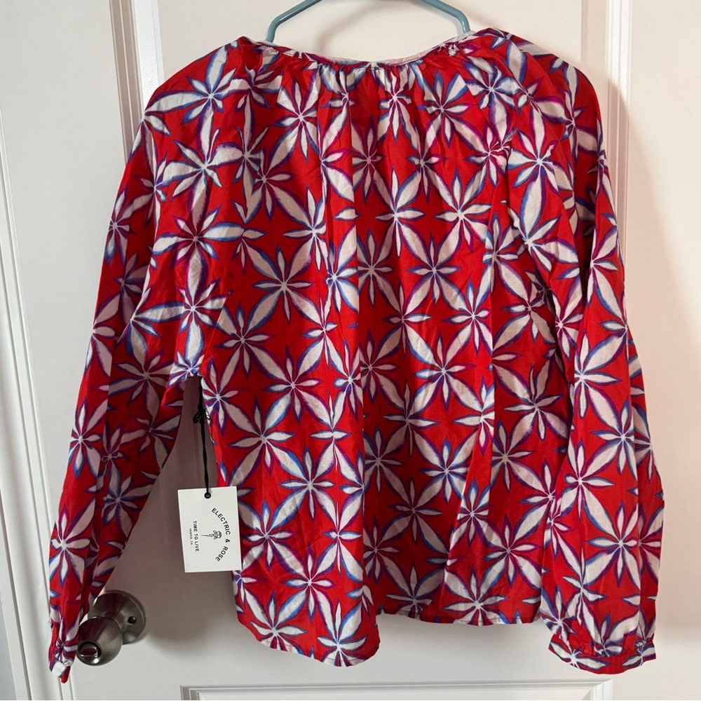 NWT-Electric & Rose Red and White Floral Blouse and Short Set - Picture 3 of 7